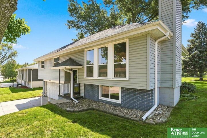 Property Photo:  2724 N 125th Circle  NE 68164 