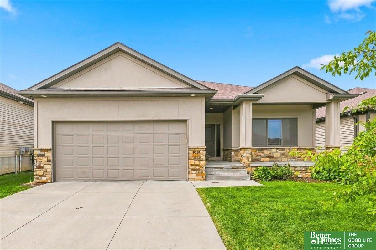 Property Photo:  9237 S 71st Street  NE 68516 