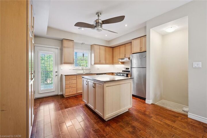 Property Photo: 4 Cheltenham Mews ON N2H 0B2