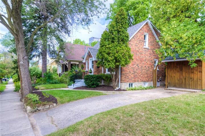 Property Photo: 4 Dunbar Road N ON N2L 2C7