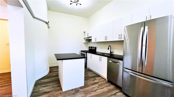 Property Photo:  61 Hurst Place S  ON L8P 3E6 