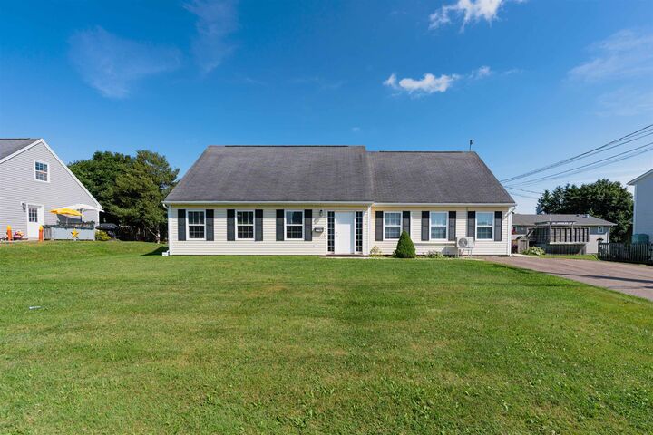 Property Photo:  319 Jennifer  PE C1N 6L8 