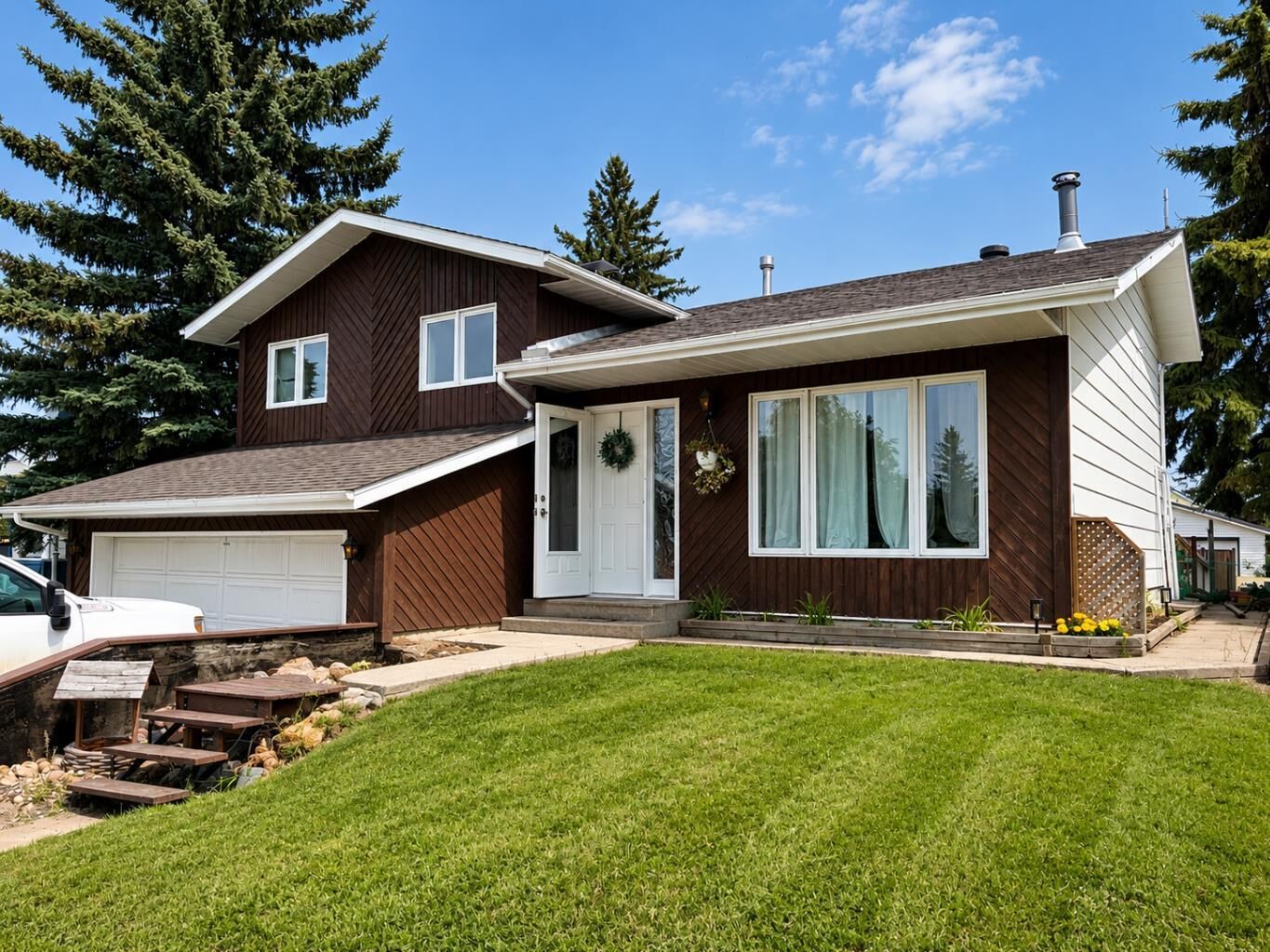 Property Photo: 107 Balaclava Street AB T0C 2S0