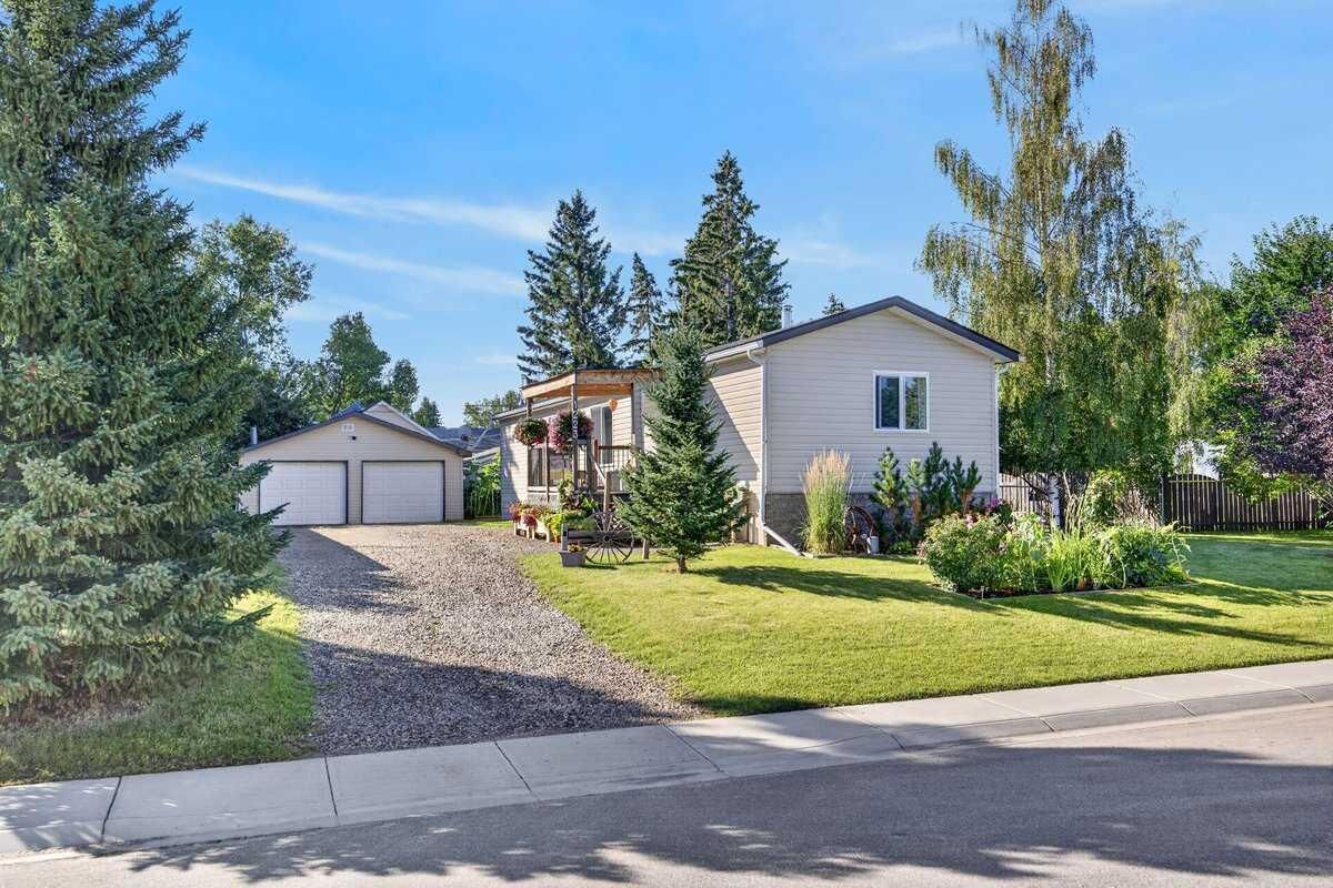 Property Photo:  1223 Downie Street  AB T0M 0N0 