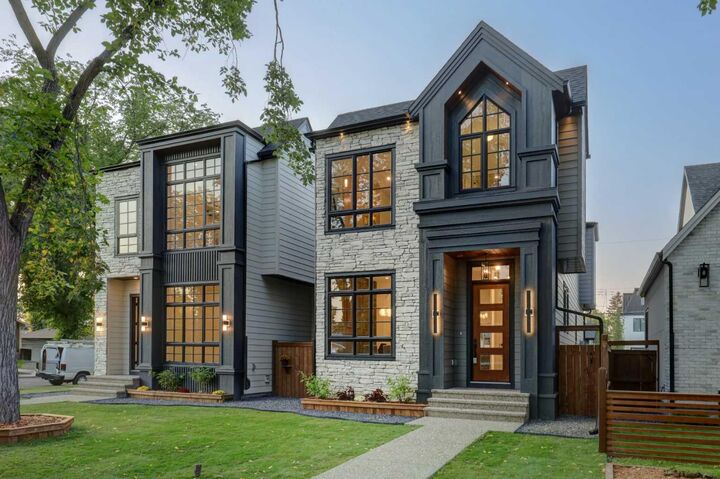 Photo de la propriété: 2042 56 Avenue SW AB T3E 1M8
