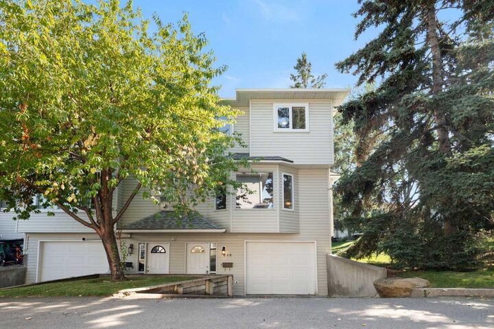 Property Photo:  646 Killarney Glen Court SW  AB T3E 7H4 
