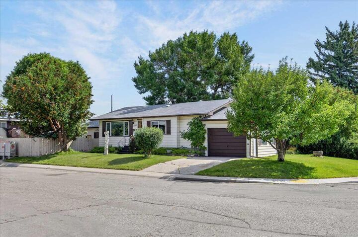 Property Photo: 1060 Motherwell Road NE AB T2E 6E7