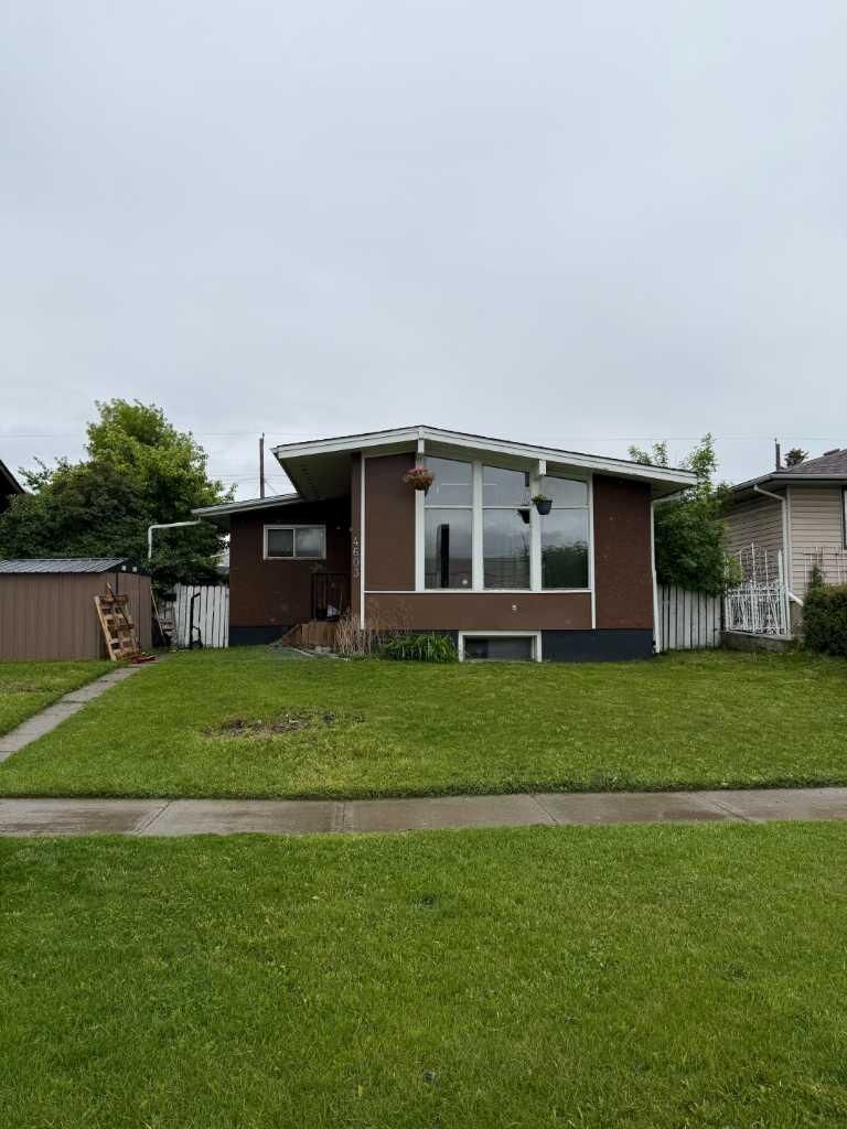 Property Photo: 4603 Edmonton Trail NE AB T2E 3V7