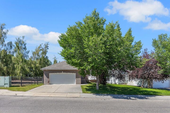 694 Panorama Hills Drive NW — photo 1