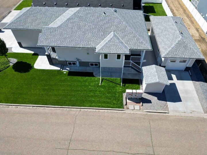 Property Photo:  405 14 Street E  AB T0J 0Y5 