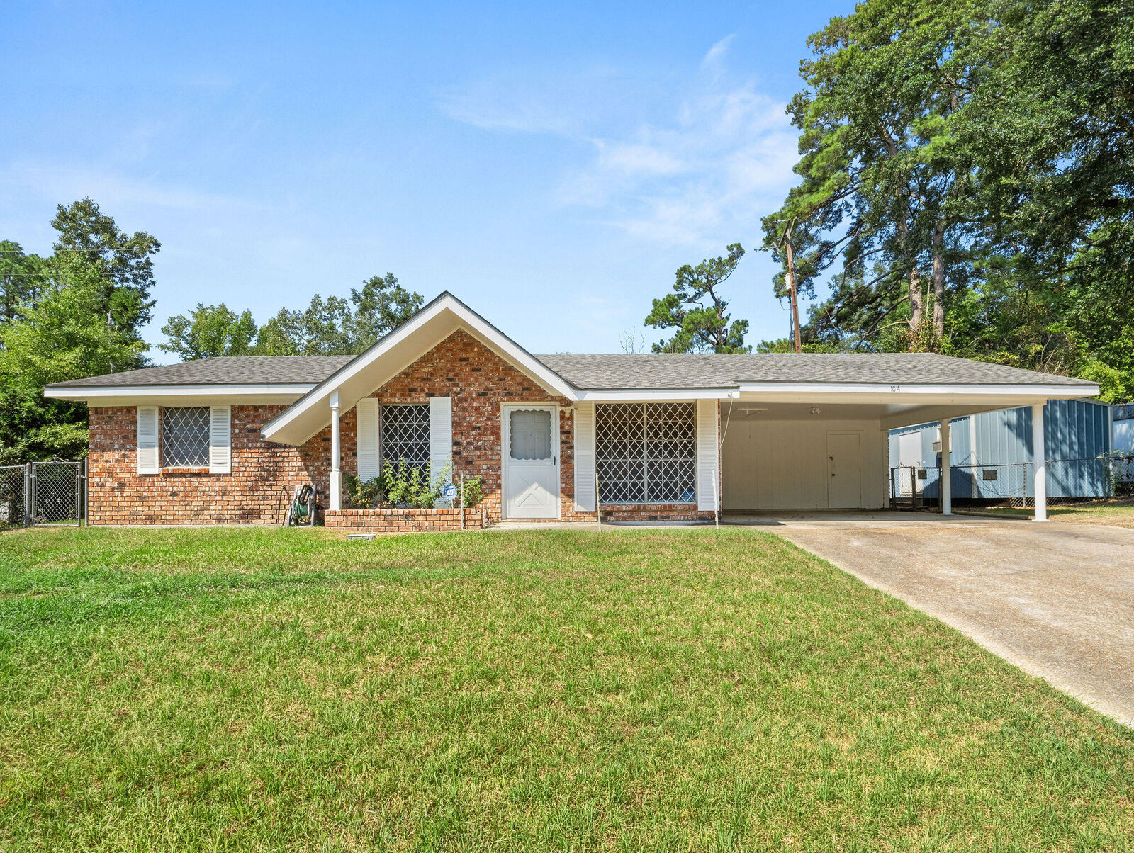 Property Photo:  104 Kimberly  LA 71446 