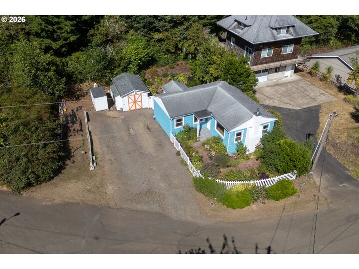 Property Photo:  1540 Vista View Dr W  OR 97143 