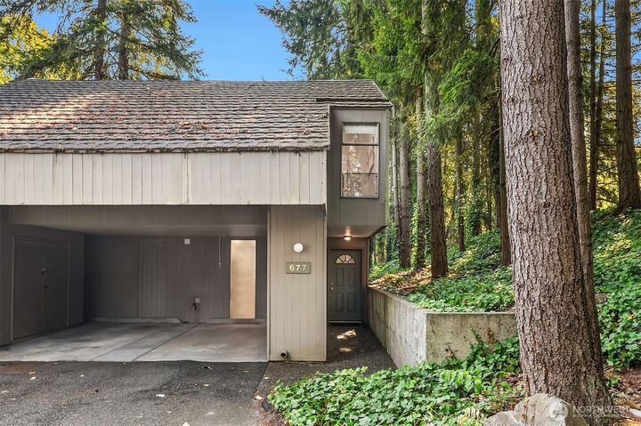 Property Photo: 13835 NE 69th Street 677 WA 98052