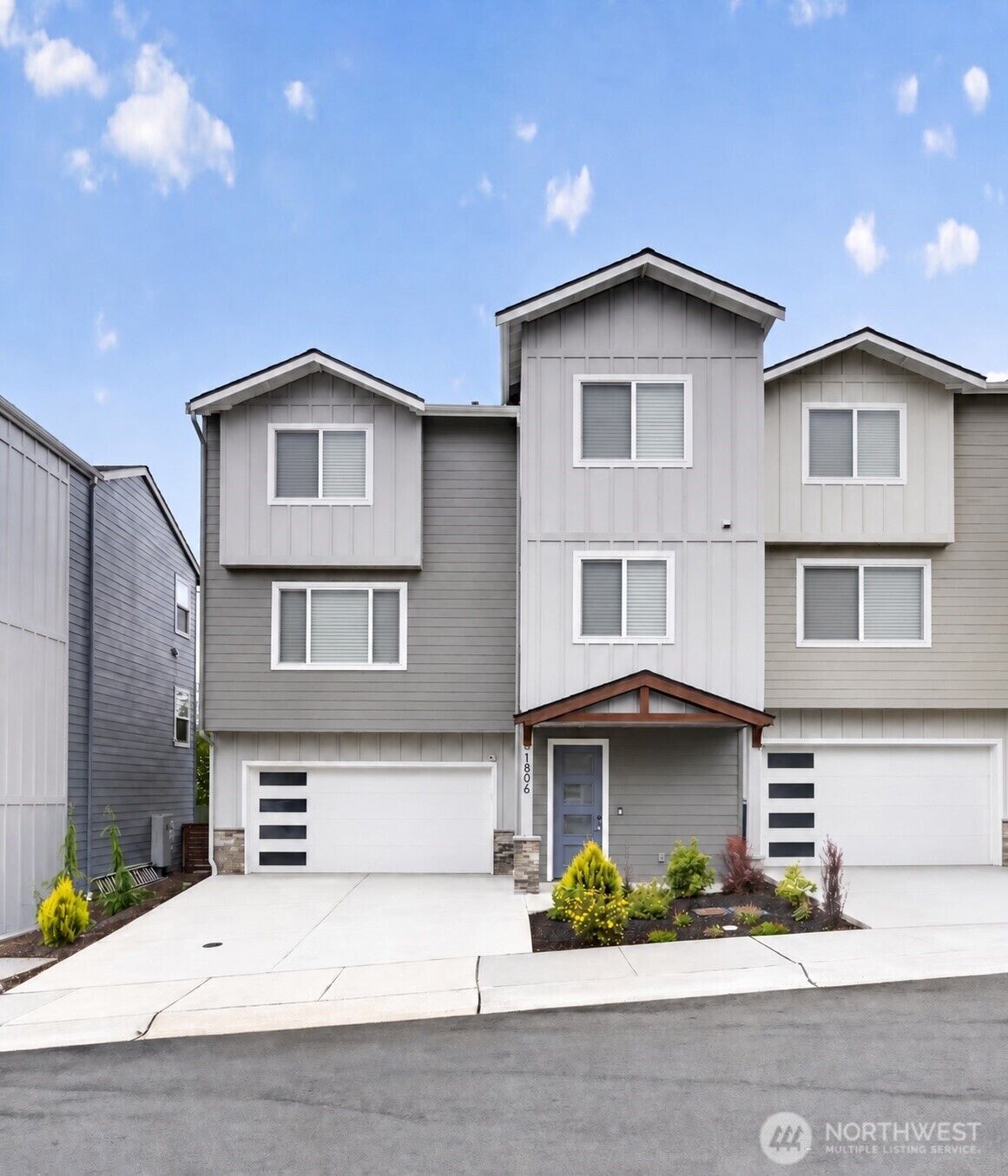 Property Photo:  1806  25th Street  WA 98290 
