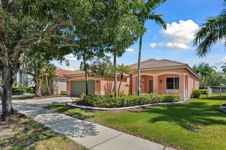 Property Photo:  886 Sunflower Circle  FL 33327 