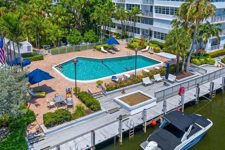 Property Photo:  1170 N Federal Highway 312  FL 33304 
