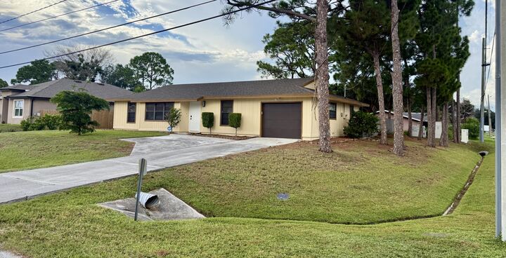 Property Photo:  603 SW Todd Avenue  FL 34983 