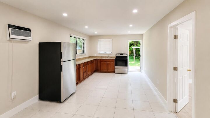 Property Photo: 6220 SW 27th Street 3 FL 33023