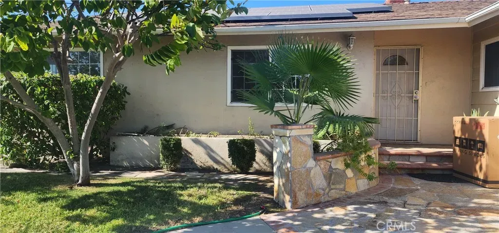 Property Photo:  1943 W Victoria  CA 92804 
