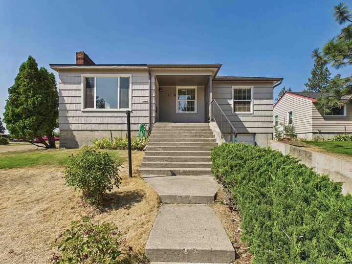 Property Photo: 5303 N Fairmount Pl WA 99205