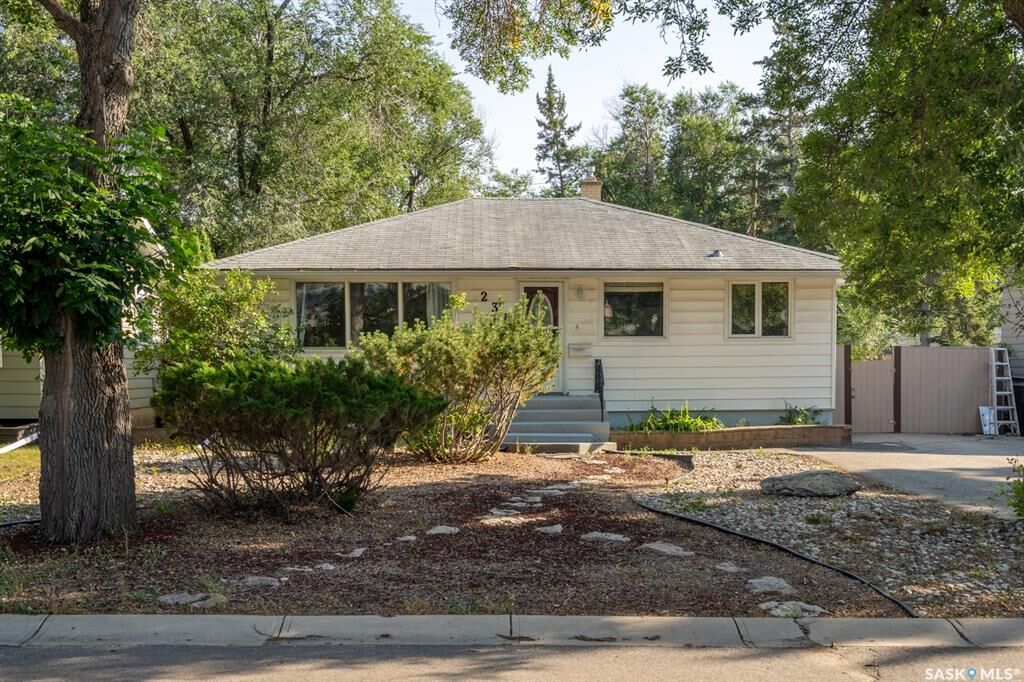 Property Photo:  237 Orchard Crescent  SK S4S 5B9 