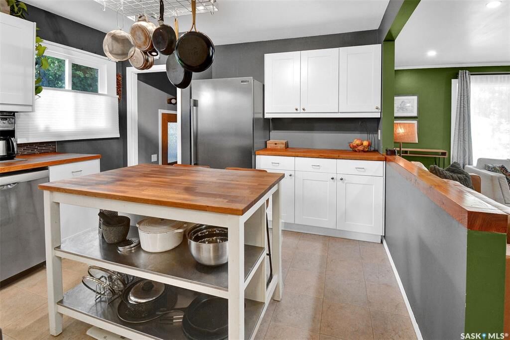 Property Photo:  816 4th Street E  SK S7H 1K4 