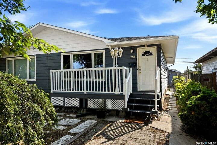 455 Froom Crescent — photo 1