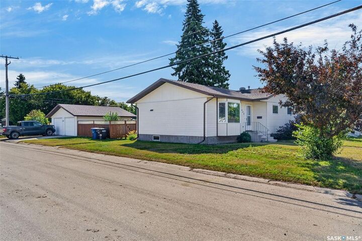 Property Photo:  640 13th Street  SK S0K 2A0 