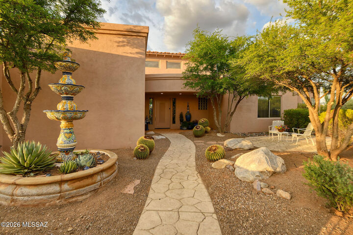 Property Photo:  1012 E Baldy Spring Place  AZ 85614 