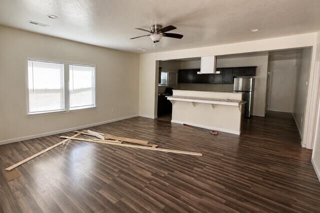 Property Photo:  429 B Street  CA 93245 