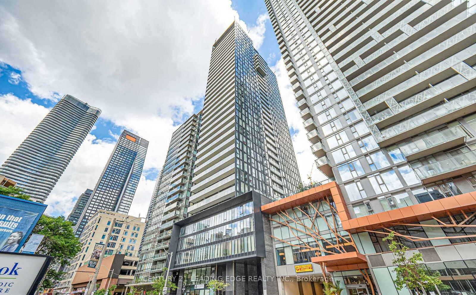 Property Photo: 28 Wellesley Street E 3208 ON M4Y 0C4