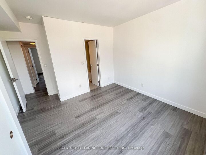 Property Photo:  1 A Leonard Avenue 3  ON M5T 2P8 