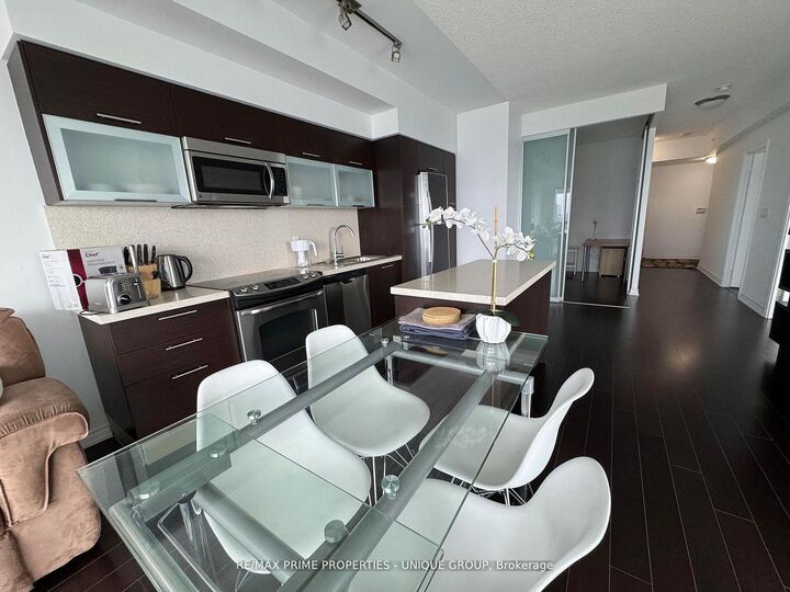Property Photo:  386 Yonge Street 5316 (Master Bedroom)  ON M5B 0A5 