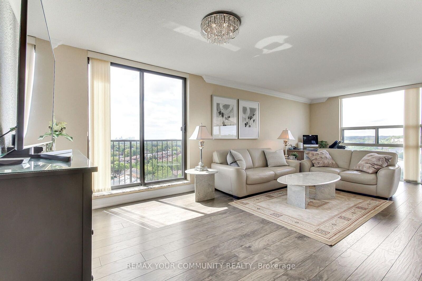 Property Photo: 40 Harding Boulevard 1114 ON L4C 9S5