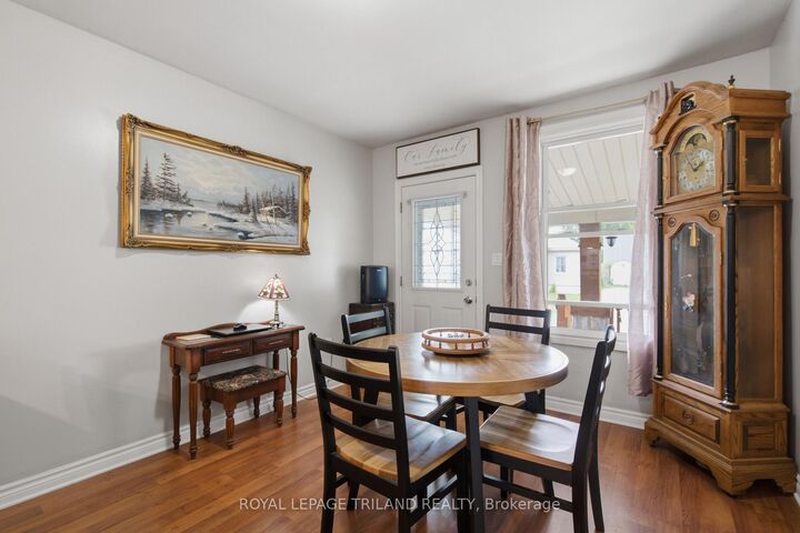 Property Photo:  132 Oak Street  ON N5Z 2H6 