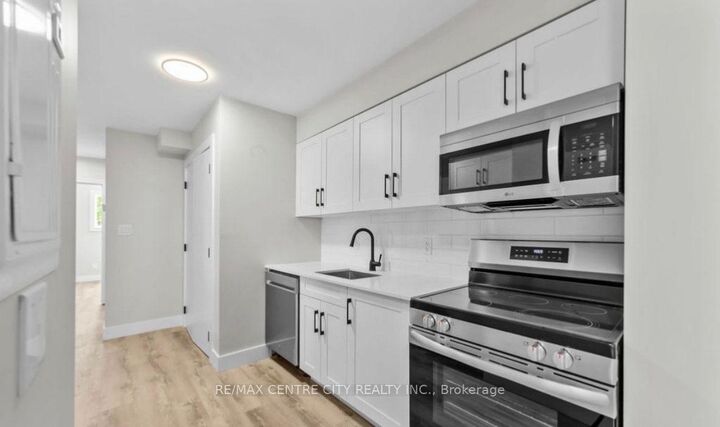 Property Photo:  400 Scenic Drive N 4C  ON N5Z 3A8 