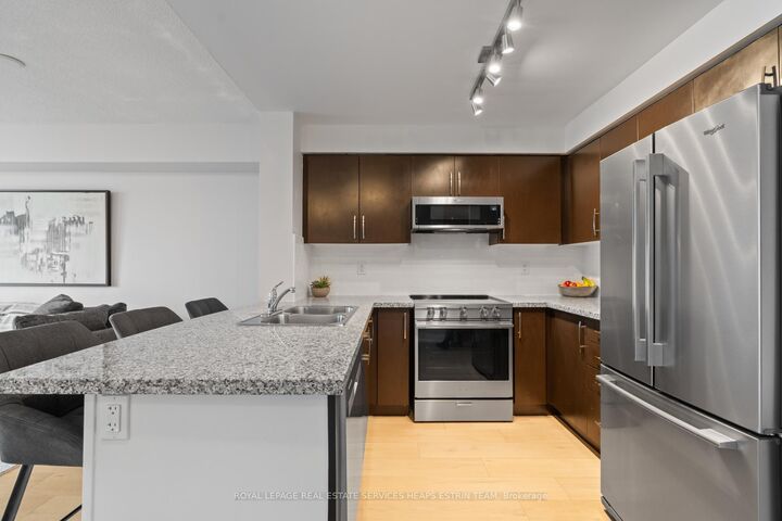 Property Photo:  3 Michael Power Place 606  ON M9A 0A2 