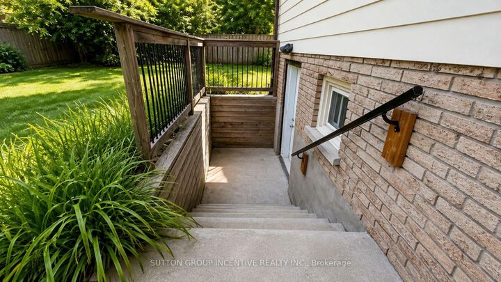 Property Photo:  35 Davies Crescent  ON L4M 2M4 