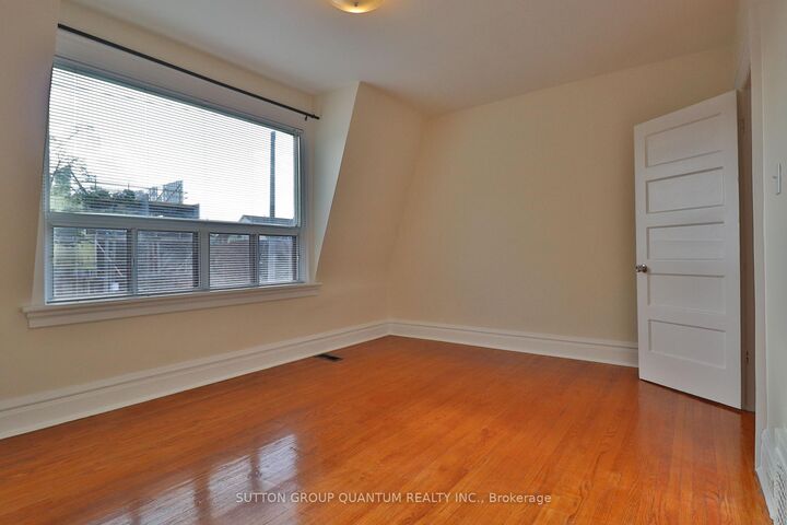 Property Photo:  881 Lansdowne Avenue 2nd Flr  ON M6H 3Z2 