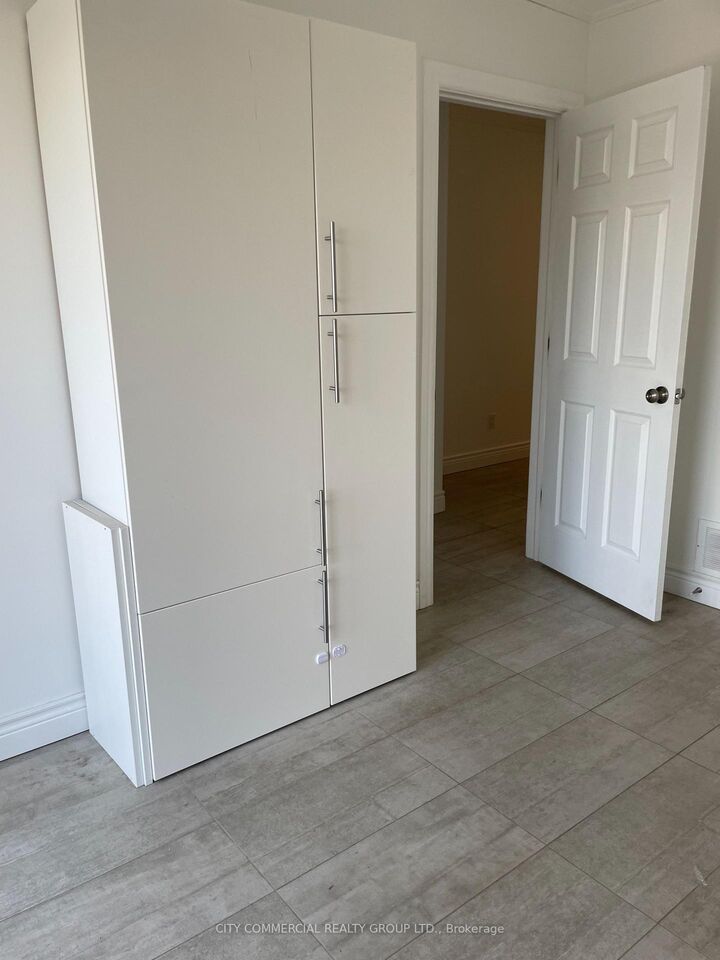 Property Photo: 703 Dupont Street 3 ON M6G 1Z5