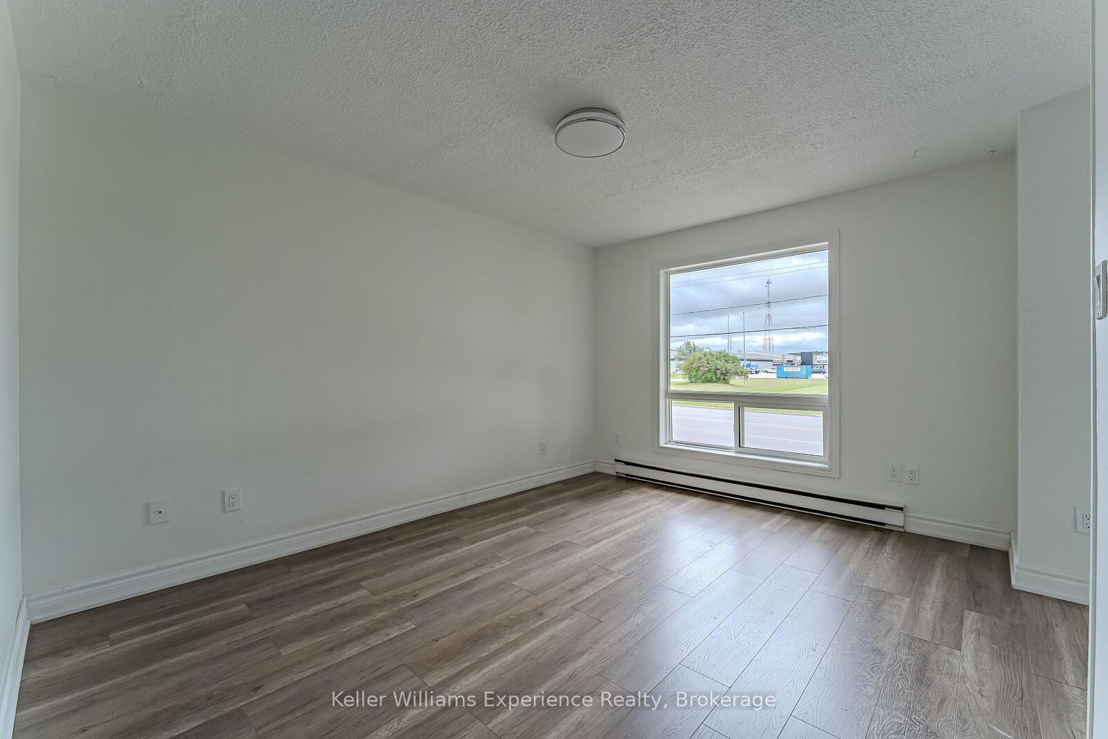 Property Photo:  1088 8th Street E  ON N4K 1M6 