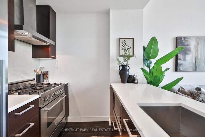 Property Photo:  90 Broadview Avenue 901  ON M4M 0A7 