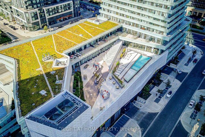 Property Photo:  3900 Confederation Parkway 6001  ON L5B 0M3 