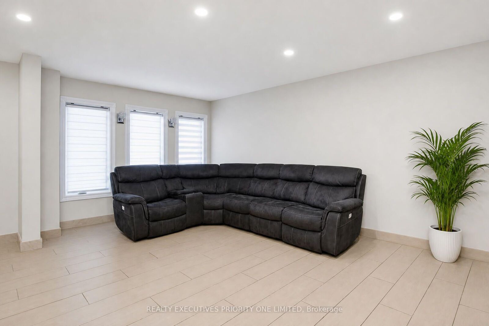 Property Photo:  596 Napa Valley Avenue  ON L4H 1R1 