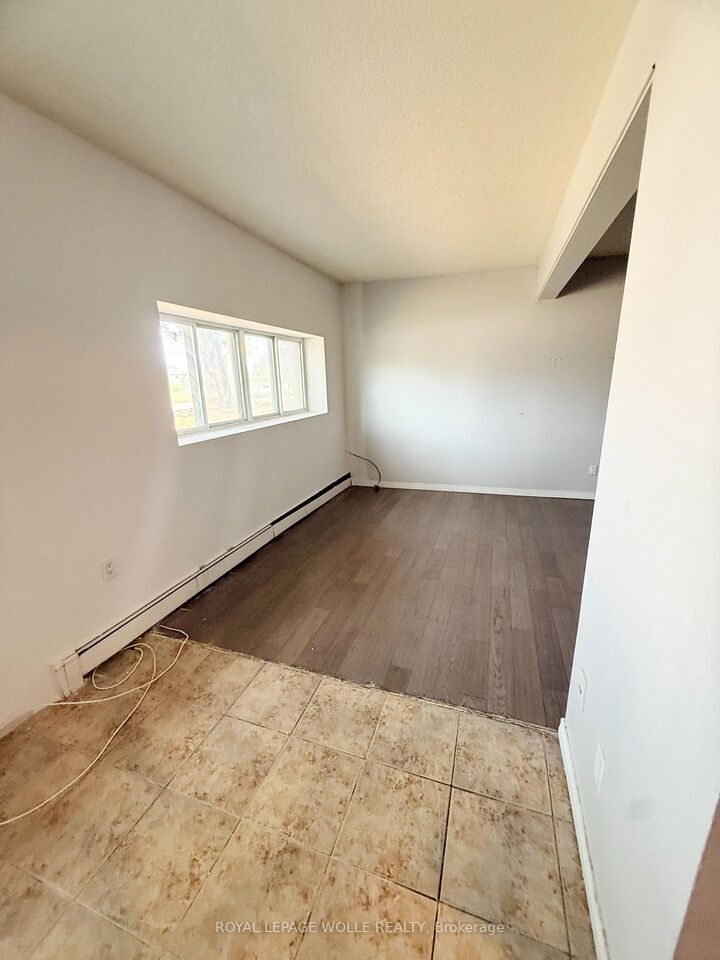Property Photo: 283 Fairway Road N 90 ON N2A 2P1