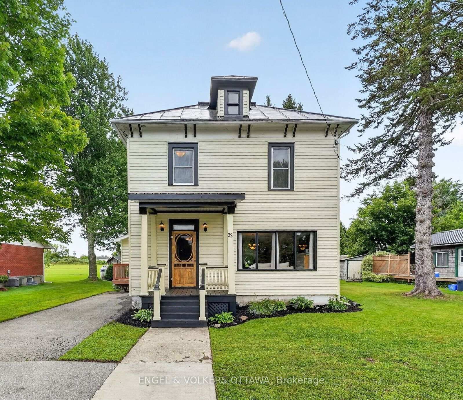 Property Photo: 22 Peter Street ON K0C 1T0