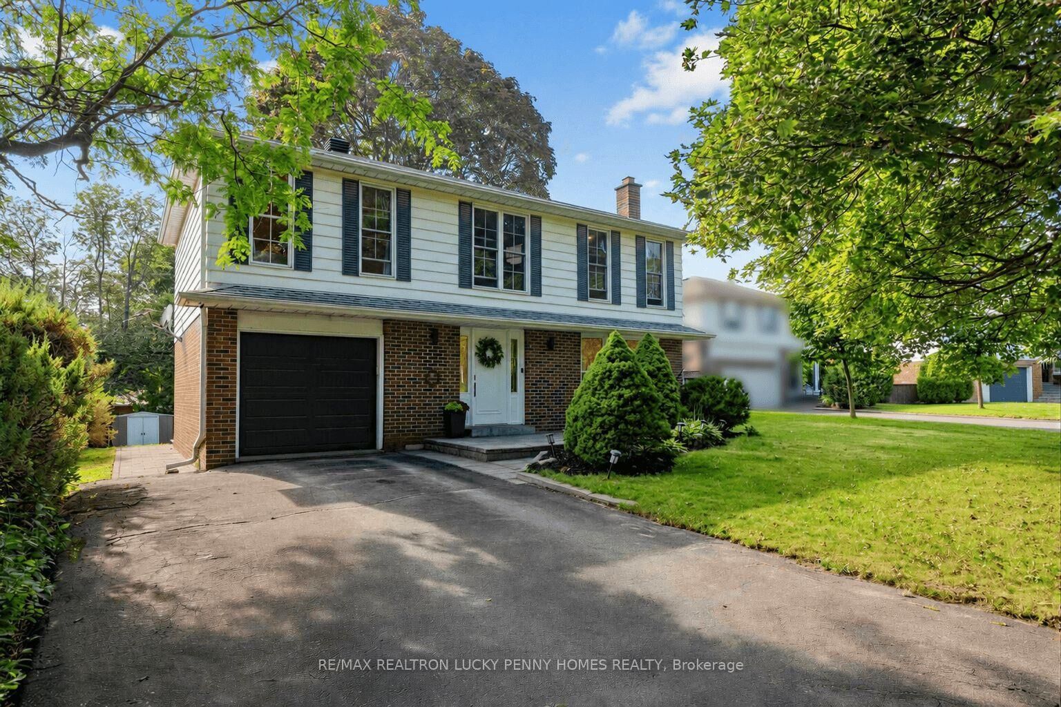Property Photo: 38 Walkerton Drive ON L3P 1H8