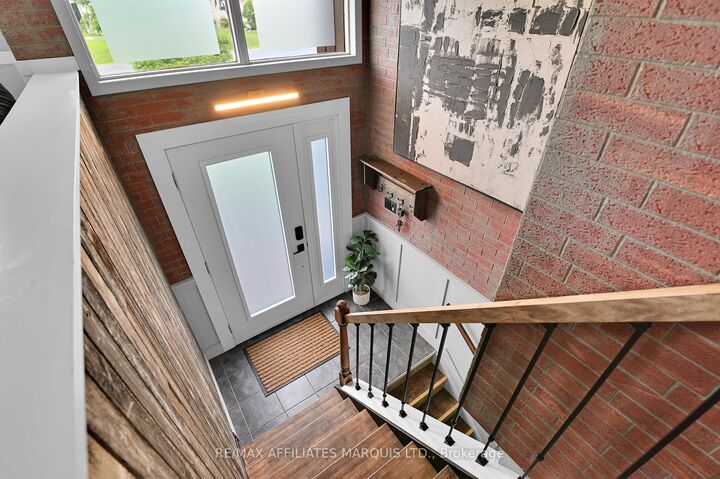 Property Photo: 422 Hilbert Avenue ON K6K 1H5