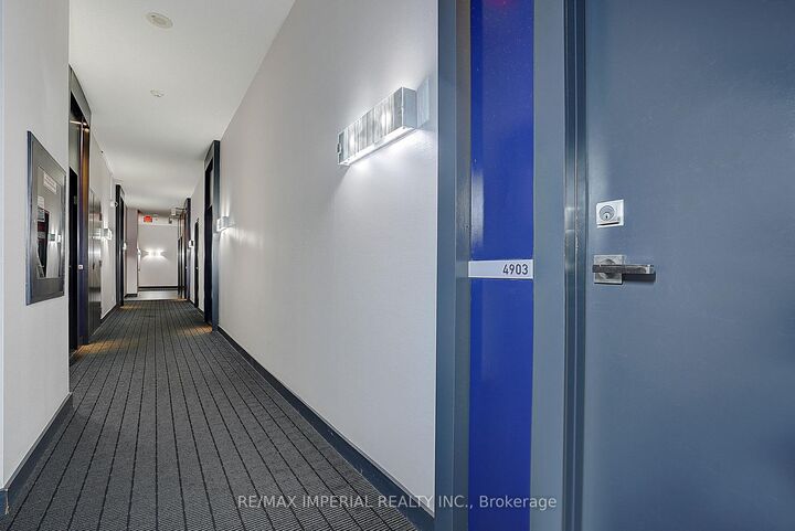 Property Photo: 832 Bay Street 4903 ON M5S 1Z6