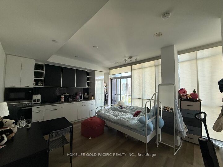 Property Photo: 32 Davenport Road 1701 ON M5R 1H3